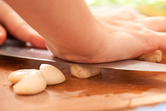 Fresh Garlic sliced quickly and easily! Fresh garlic is sweeter and more  mild than crushing or p…