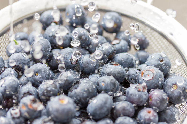 https://freshpoint.com/wp-content/uploads/2019/07/freshpoint-produce-101-berries-blueberries-bloom.jpg