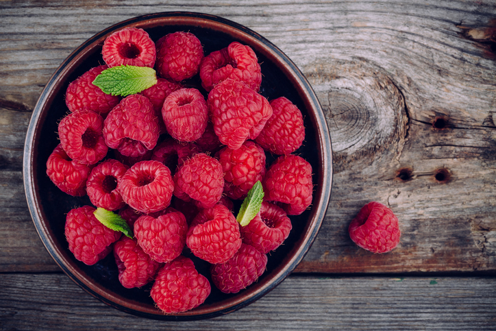 freshpoint-produce-101-berries-raspberries