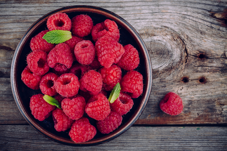 https://freshpoint.com/wp-content/uploads/2019/07/freshpoint-produce-101-berries-raspberries.jpg