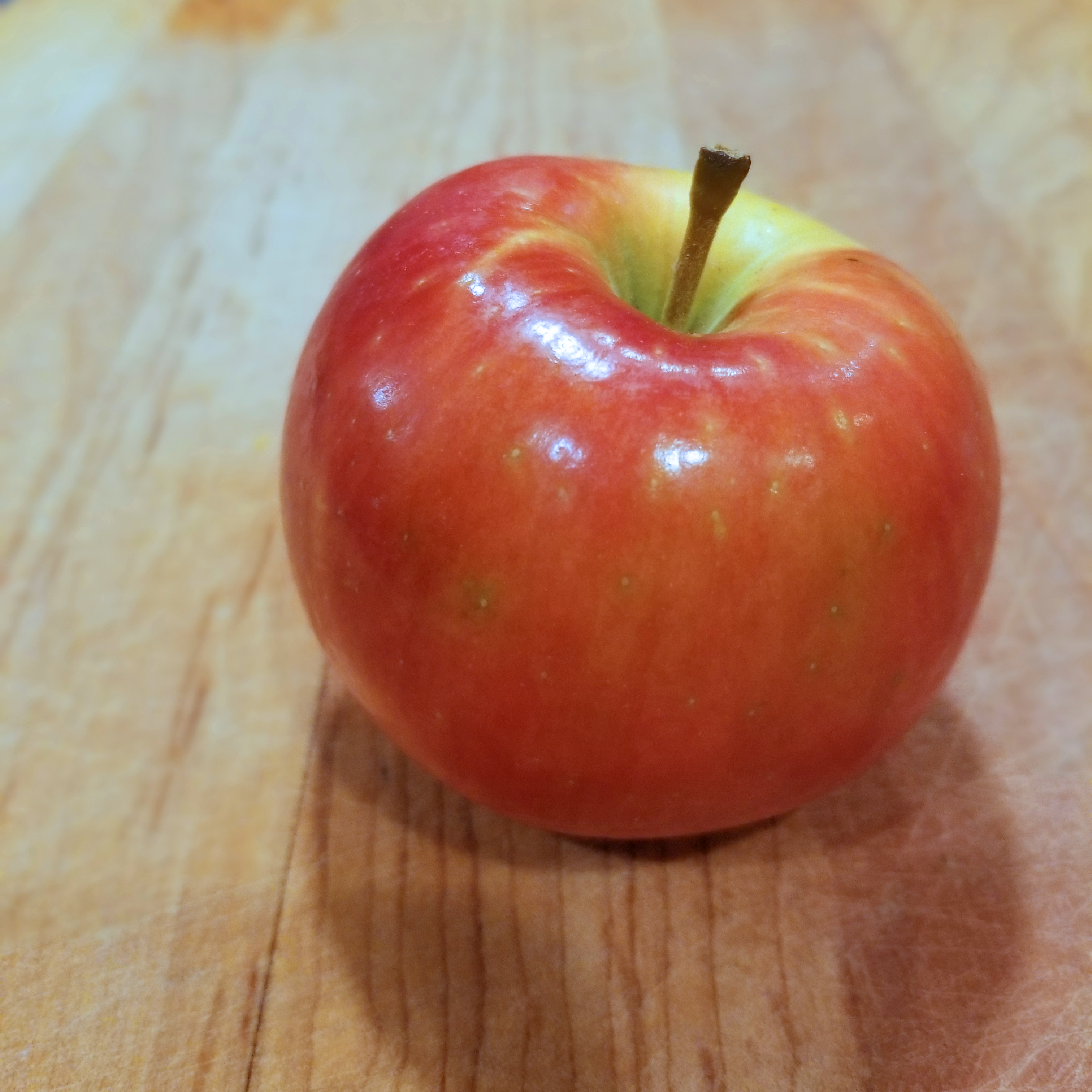 We tried the new Cosmic Crisp apple to see if it lives up to the